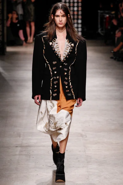 Look 25